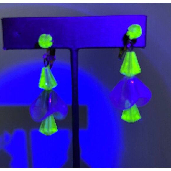 Vintage Uranium Glass Earrings Green Glowy Dangle Clip-on Earrings - Picture 2 of 9